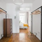Апартаменти Garden Oasis With Patio