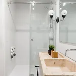Апартаменти Garden Oasis With Patio *