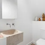 Апартаменти Garden Oasis With Patio *