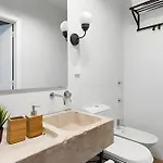 Апартаменти Garden Oasis With Patio