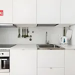 Апартаменти Garden Oasis With Patio