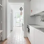Апартаменти Garden Oasis With Patio