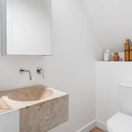 Garden Oasis With Patio Apartment