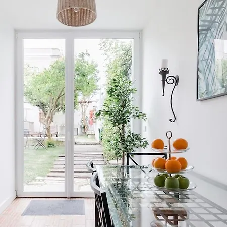 Garden Oasis With Patio Apartment *