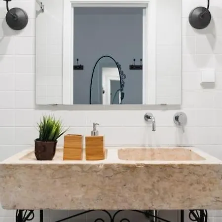 Garden Oasis With Patio Apartment