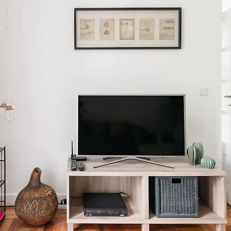 Garden Oasis With Patio Apartment