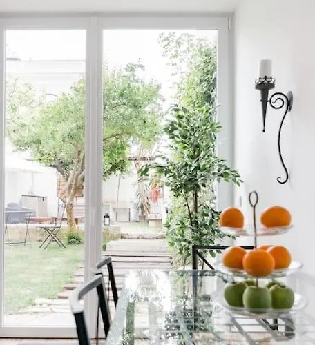 Garden Oasis With Patio Διαμέρισμα *