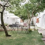 Apartman Garden Oasis With Patio *